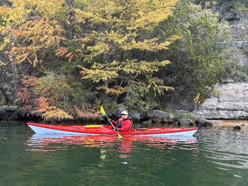 bob-in-kayak-lake-austin-texas-double-blade